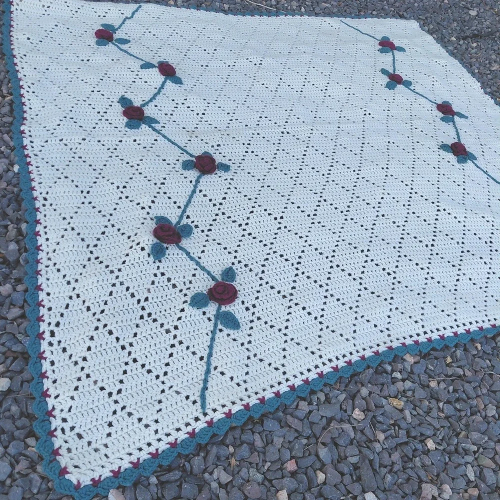 Handmade Crochet Throw Blanket White Burgundy Rose Floral Scalloped Edge 63x57